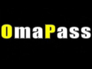 Omapass potelée grand-mère lesbienne sexe footage